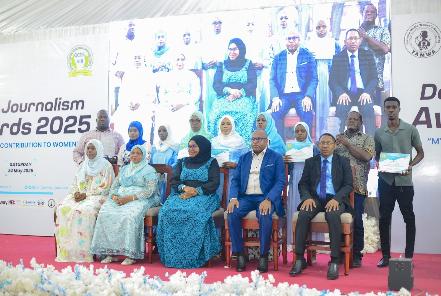 WAANDISHI WA HABARI 8 WAIBUKA KIDEDEA TUZO ZA UMAHIRI KATIKA UANDISHI WA HABARI ZA TAKWIMU ZANZIBAR